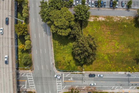 Immobilier commercial à vendre à Miami, Floride № 1985775 - photo 8