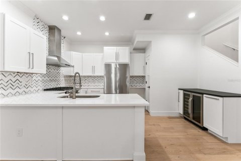 Townhouse in Tampa, Florida 3 bedrooms, 159.79 sq.m. № 1870430 - photo 16