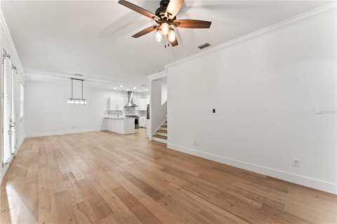 Townhouse in Tampa, Florida 3 bedrooms, 159.79 sq.m. № 1870430 - photo 10
