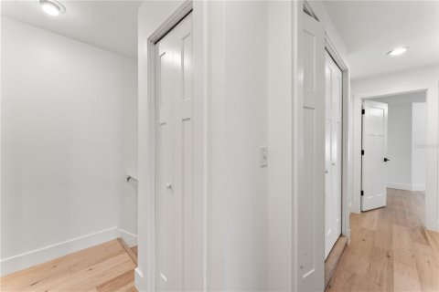 Townhouse in Tampa, Florida 3 bedrooms, 159.79 sq.m. № 1870430 - photo 21