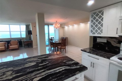 Copropriété à louer à Hollywood, Floride: 2 chambres, 119.66 m2 № 1922329 - photo 18