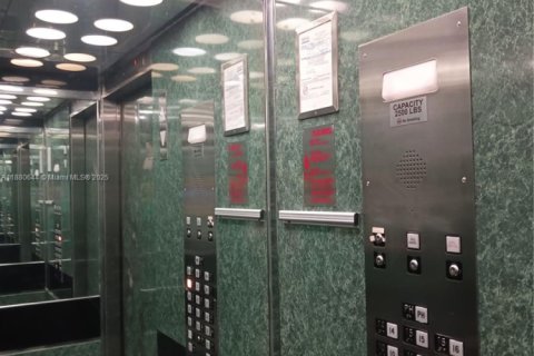 Copropriété à louer à Hollywood, Floride: 2 chambres, 119.66 m2 № 1922329 - photo 12