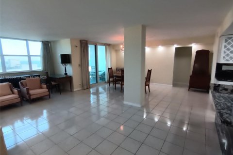 Copropriété à louer à Hollywood, Floride: 2 chambres, 119.66 m2 № 1922329 - photo 24