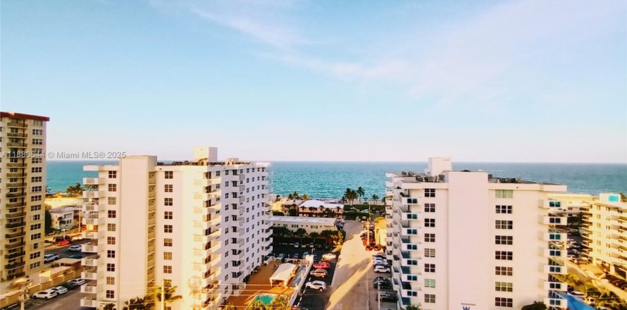 Condo à Hollywood, Floride, 2 chambres  № 1922329