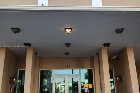 Copropriété à louer à Hollywood, Floride: 2 chambres, 119.66 m2 № 1922329 - photo 3