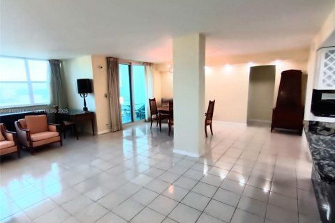 Copropriété à louer à Hollywood, Floride: 2 chambres, 119.66 m2 № 1922329 - photo 25