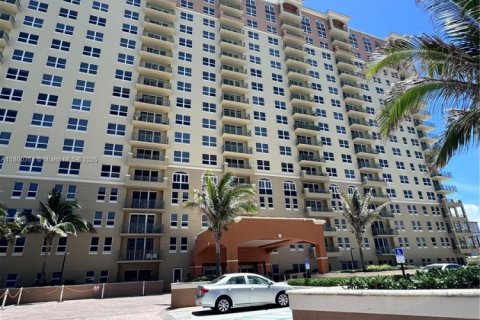 Copropriété à louer à Hallandale Beach, Floride: 2 chambres, 110.55 m2 № 1937493 - photo 5