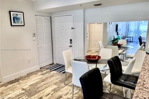 Condominio en alquiler en Hallandale Beach, Florida, 2 dormitorios, 110.55 m2 № 1937493 - foto 27