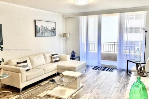 Condominio en alquiler en Hallandale Beach, Florida, 2 dormitorios, 110.55 m2 № 1937493 - foto 18