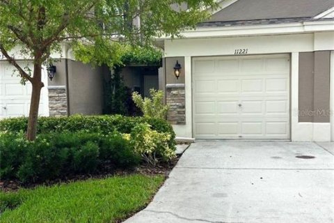 Townhouse in Tampa, Florida 2 bedrooms, 118.17 sq.m. № 2236570 - photo 2