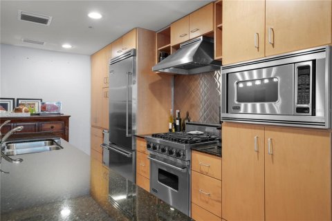 Condo in Tampa, Florida, 1 bedroom  № 2119629 - photo 9