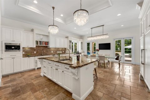 Casa en venta en Miami, Florida, 7 dormitorios, 856.56 m2 № 1893133 - foto 6