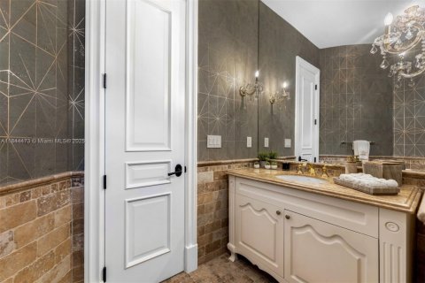 Casa en venta en Miami, Florida, 7 dormitorios, 856.56 m2 № 1893133 - foto 26
