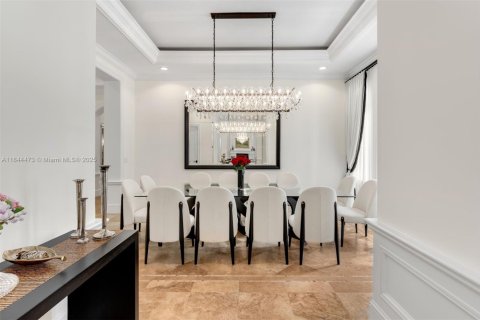Casa en venta en Miami, Florida, 7 dormitorios, 856.56 m2 № 1893133 - foto 4