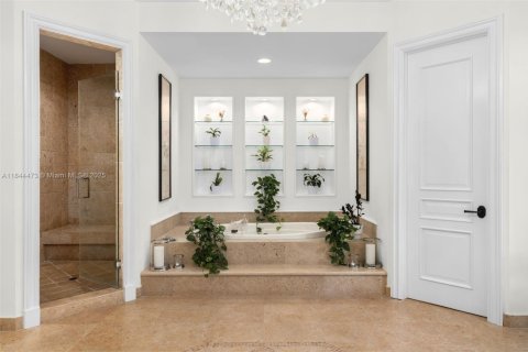 Casa en venta en Miami, Florida, 7 dormitorios, 856.56 m2 № 1893133 - foto 10