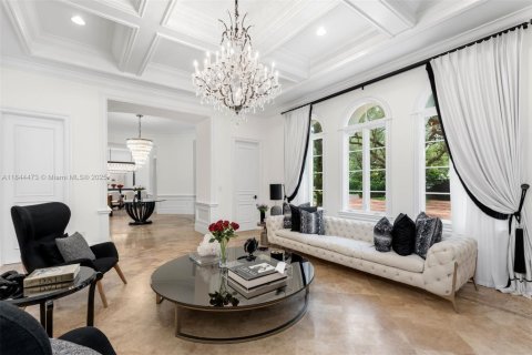Casa en venta en Miami, Florida, 7 dormitorios, 856.56 m2 № 1893133 - foto 3