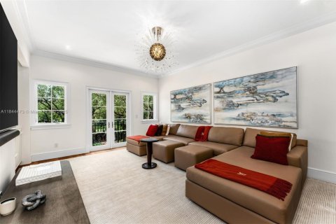 Casa en venta en Miami, Florida, 7 dormitorios, 856.56 m2 № 1893133 - foto 22