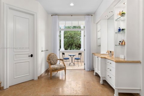 Casa en venta en Miami, Florida, 7 dormitorios, 856.56 m2 № 1893133 - foto 9