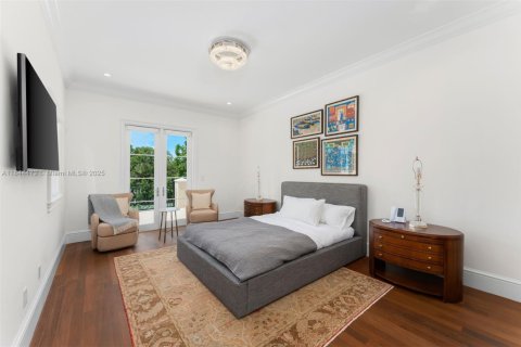 Casa en venta en Miami, Florida, 7 dormitorios, 856.56 m2 № 1893133 - foto 23