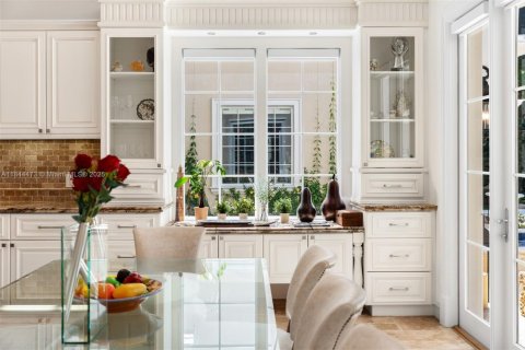 Casa en venta en Miami, Florida, 7 dormitorios, 856.56 m2 № 1893133 - foto 19