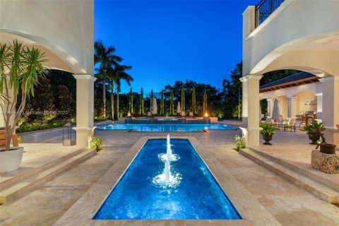 Casa en venta en Miami, Florida, 7 dormitorios, 856.56 m2 № 1893133 - foto 15