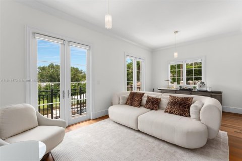 Casa en venta en Miami, Florida, 7 dormitorios, 856.56 m2 № 1893133 - foto 27
