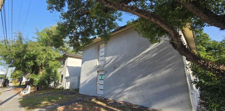 Commercial property in Tampa, Florida 415.83 sq.m. № 1771452