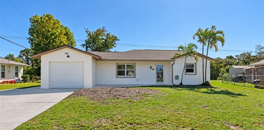 House in Venice, Florida 2 bedrooms, 110.83 sq.m. № 2430410