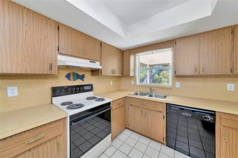House in Venice, Florida 2 bedrooms, 110.83 sq.m. № 2430410 - photo 6