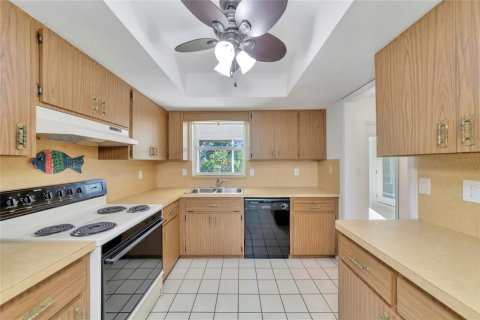 House in Venice, Florida 2 bedrooms, 110.83 sq.m. № 2430410 - photo 5