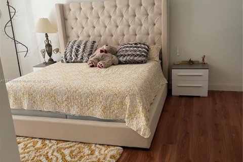 House in Vero Beach, Florida 4 bedrooms, 209.68 sq.m. № 2034509 - photo 13