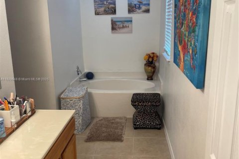 House in Vero Beach, Florida 4 bedrooms, 209.68 sq.m. № 2034509 - photo 15