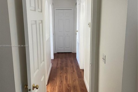 House in Vero Beach, Florida 4 bedrooms, 209.68 sq.m. № 2034509 - photo 18