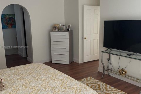 House in Vero Beach, Florida 4 bedrooms, 209.68 sq.m. № 2034509 - photo 17