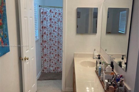 House in Vero Beach, Florida 4 bedrooms, 209.68 sq.m. № 2034509 - photo 16