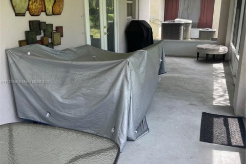 House in Vero Beach, Florida 4 bedrooms, 209.68 sq.m. № 2034509 - photo 9