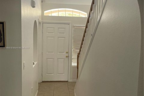 House in Vero Beach, Florida 4 bedrooms, 209.68 sq.m. № 2034509 - photo 2