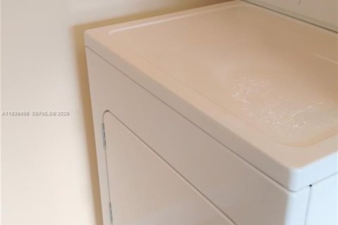 Condo in Miramar, Florida, 1 bedroom  № 1997471 - photo 18