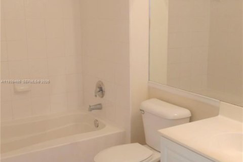 Condo in Miramar, Florida, 1 bedroom  № 1997471 - photo 12