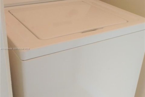 Condo in Miramar, Florida, 1 bedroom  № 1997471 - photo 17