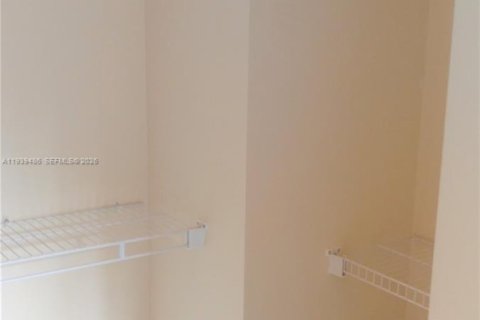 Condo in Miramar, Florida, 1 bedroom  № 1997471 - photo 15