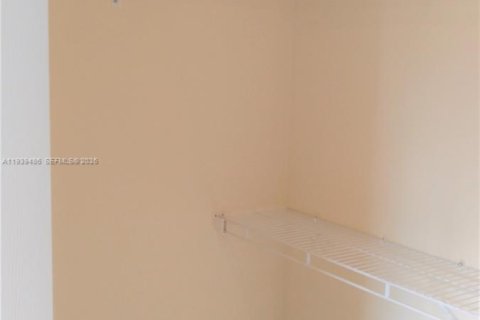 Condo in Miramar, Florida, 1 bedroom  № 1997471 - photo 14