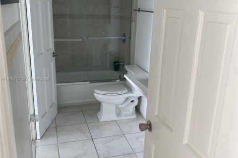 Condo in Miami, Florida, 1 bedroom  № 2041855 - photo 10