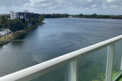 Condo in Miami, Florida, 1 bedroom  № 2041855 - photo 3