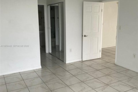Condo in Miami, Florida, 1 bedroom  № 2041855 - photo 8