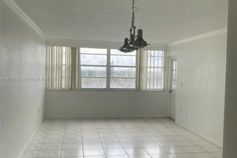 Condo in Miami, Florida, 1 bedroom  № 2041855 - photo 6
