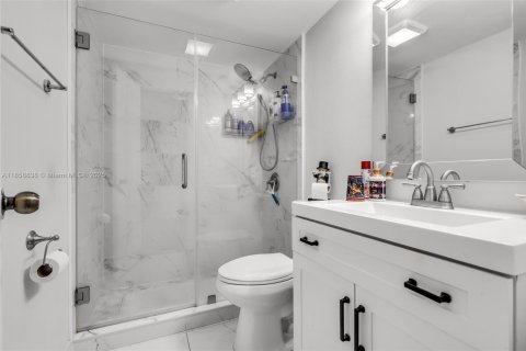 Condo in Hialeah Gardens, Florida, 3 bedrooms  № 1887369 - photo 10