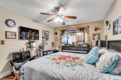 Condo in Hialeah Gardens, Florida, 3 bedrooms  № 1887369 - photo 16