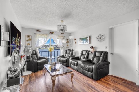 Condo in Hialeah Gardens, Florida, 3 bedrooms  № 1887369 - photo 20