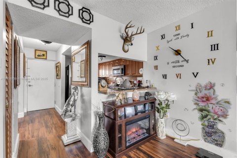 Condo in Hialeah Gardens, Florida, 3 bedrooms  № 1887369 - photo 18